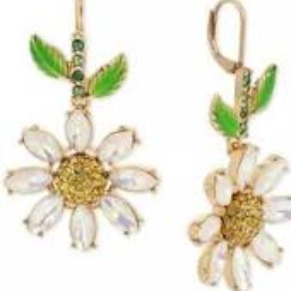 Betsey Johnson Jewelry - Betsey Johnson DAISY LEAF EARRINGS